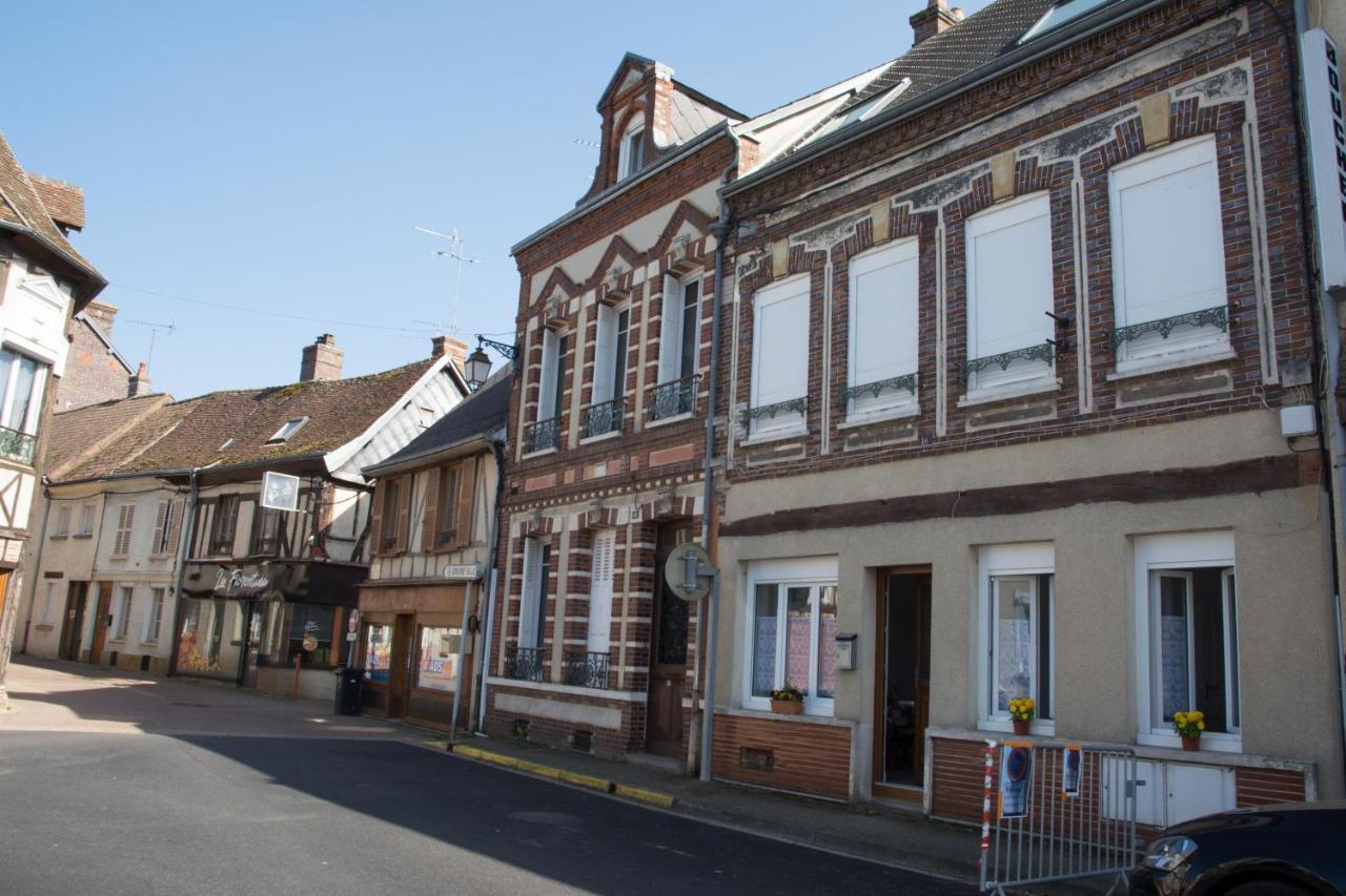Damville Centre מראה חיצוני תמונה